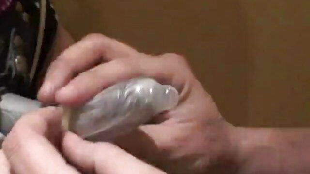RealityLovers hentai audio latino - Trío con niñera VR
